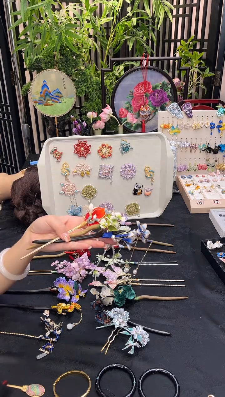 织绣．****洋非遗苏绣手工饰品