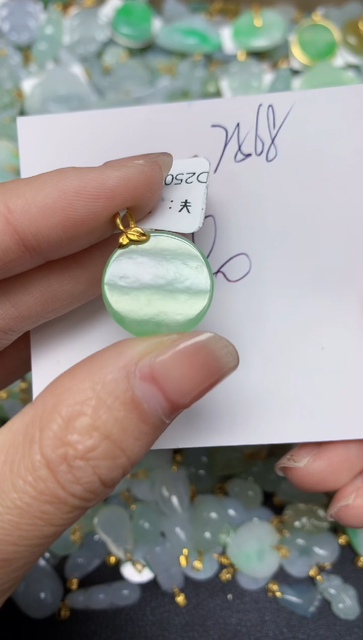【闪购商品】翡翠颈饰18K金镶嵌天然翡翠A货