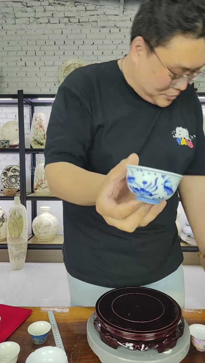 景德镇鲑鱼杯贴画