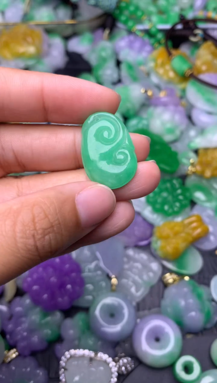 颈饰未镶嵌翡翠缅甸翡翠吊坠