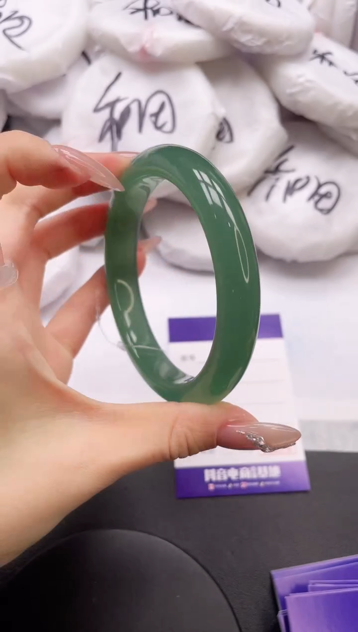 【闪购商品】石英质玉手镯未镶嵌24K365-65