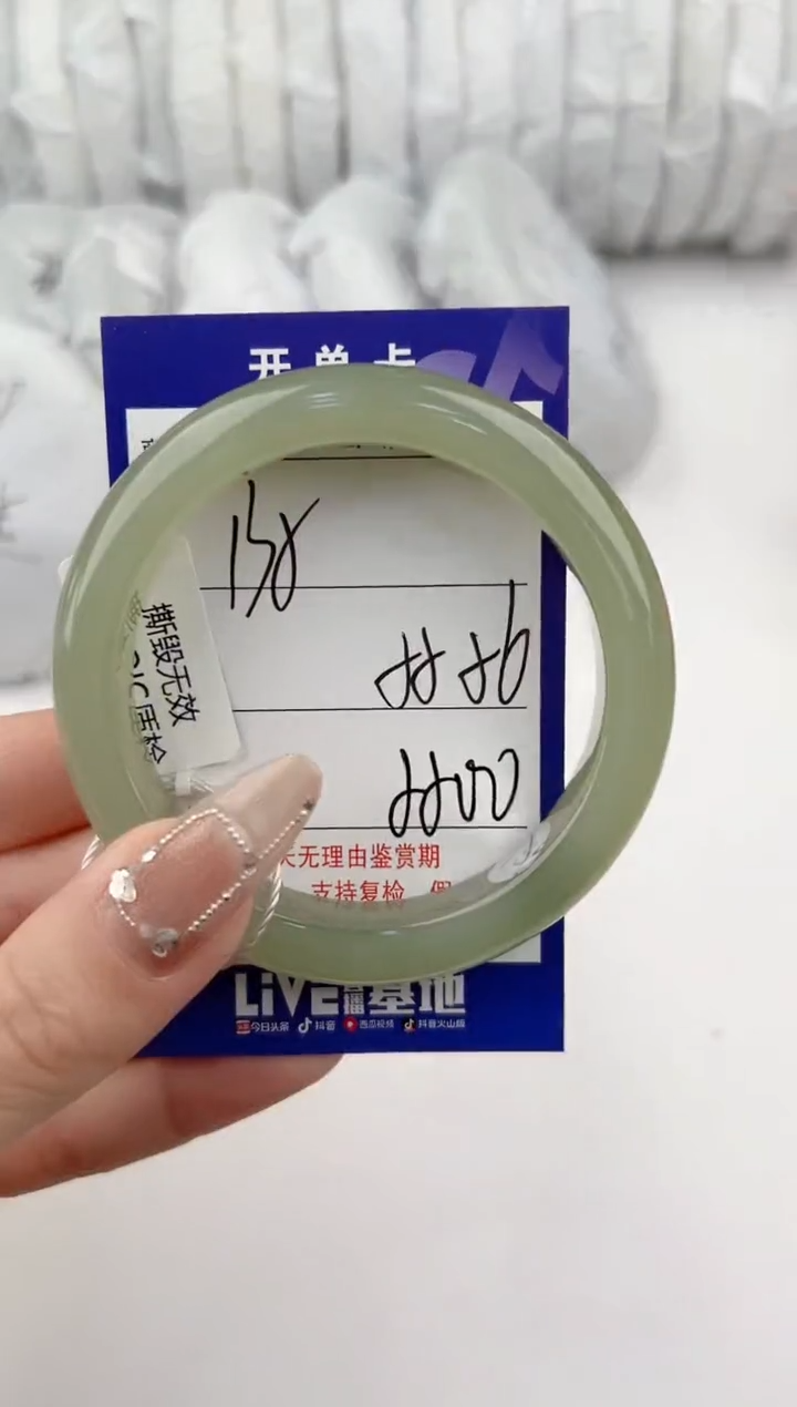 【闪购商品】和田玉手镯未镶嵌135颜色微差无瑕疵