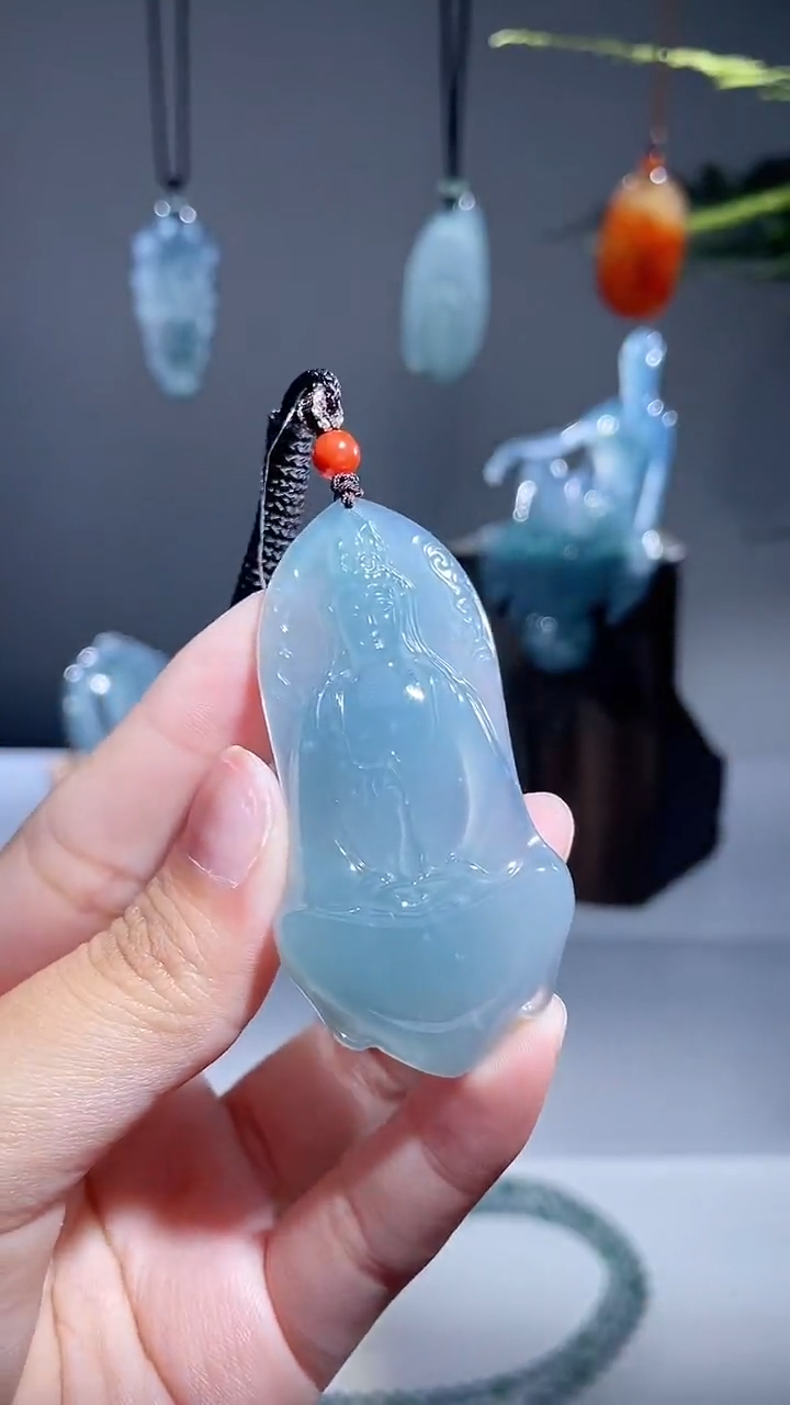 颈饰未镶嵌翡翠观音