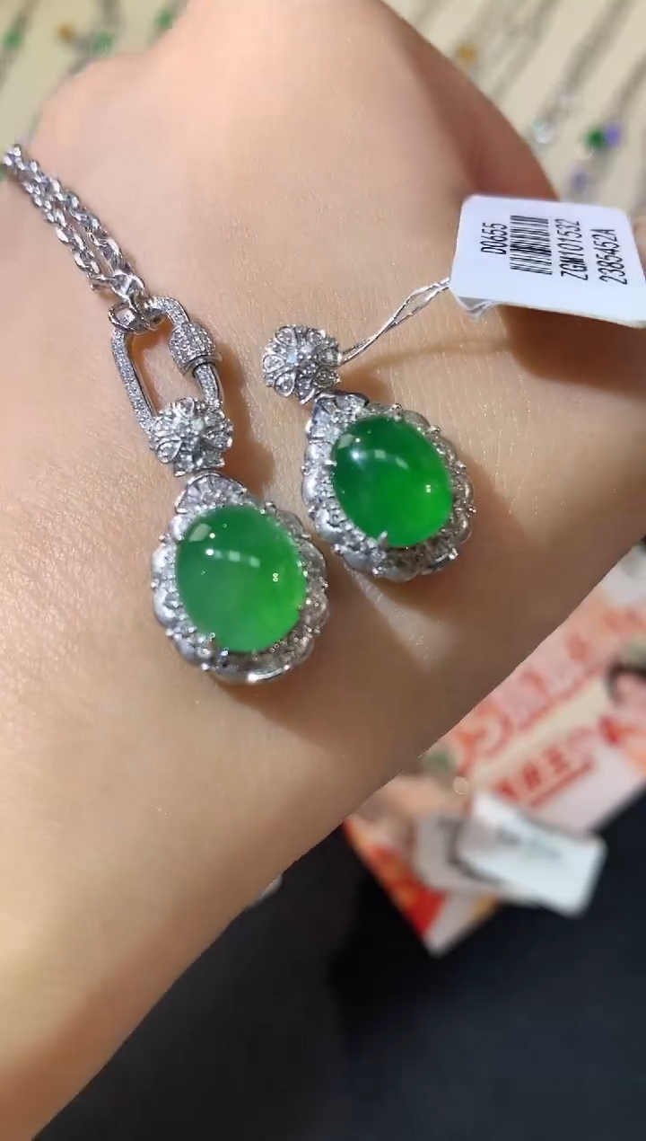 翡翠18K金镶嵌吊坠(不含链)A11|多样性发其一|8400