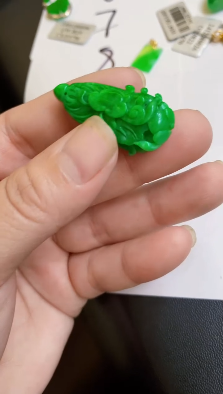 【闪购商品】翡翠颈饰未镶嵌白菜