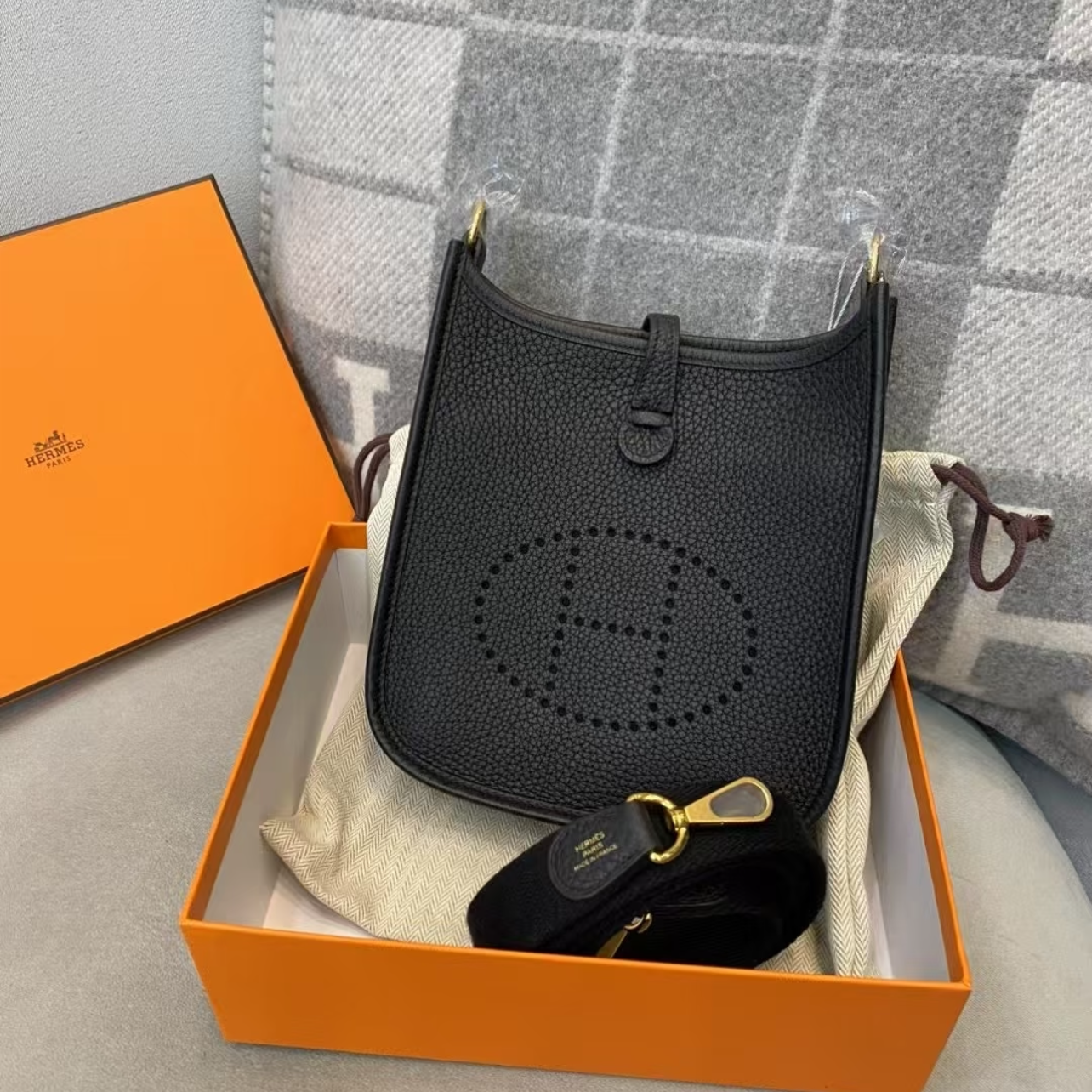 99新 Hermes/爱马仕 爱马仕mini伊芙琳黑金U单肩包H946