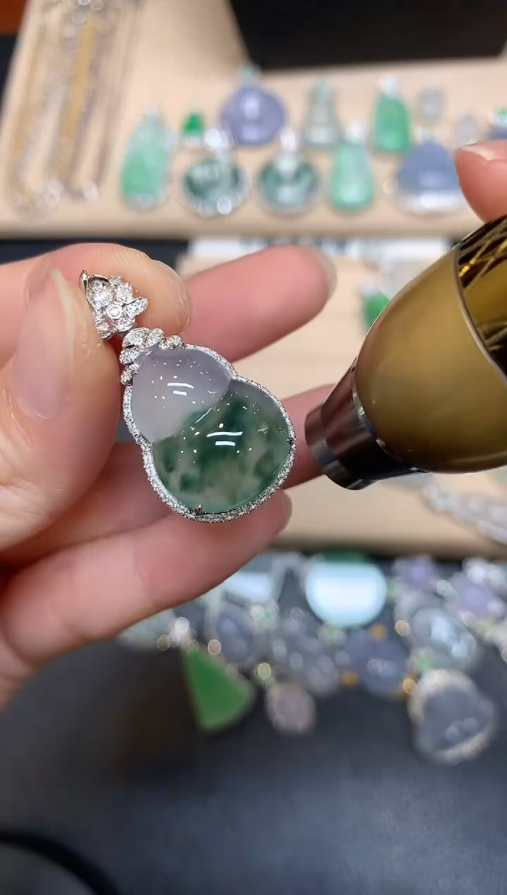 【闪购商品】翡翠颈饰18K金镶嵌葫芦【无服务费