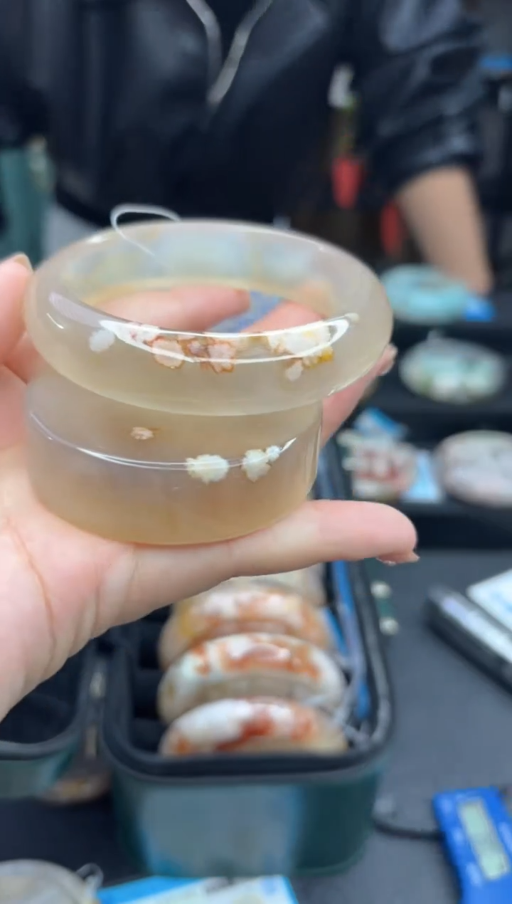 【闪购商品】石英质玉手镯未镶嵌75（61圈赠送镯心）