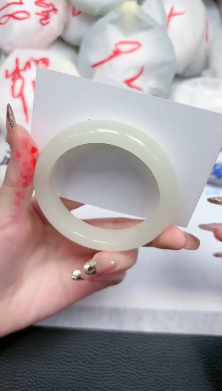 【闪购商品】石英质玉手镯未镶嵌125-55.5