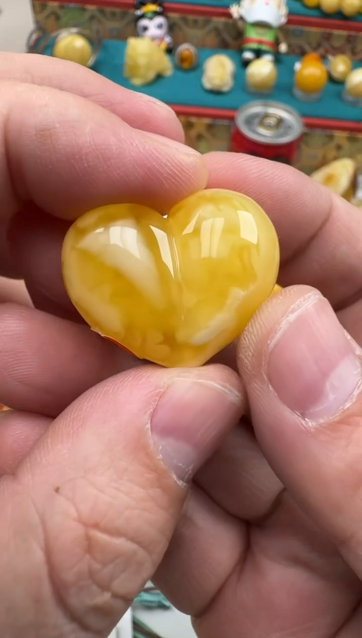 琥珀未镶嵌珠宝奇石爱心浓白花吊坠HZ106