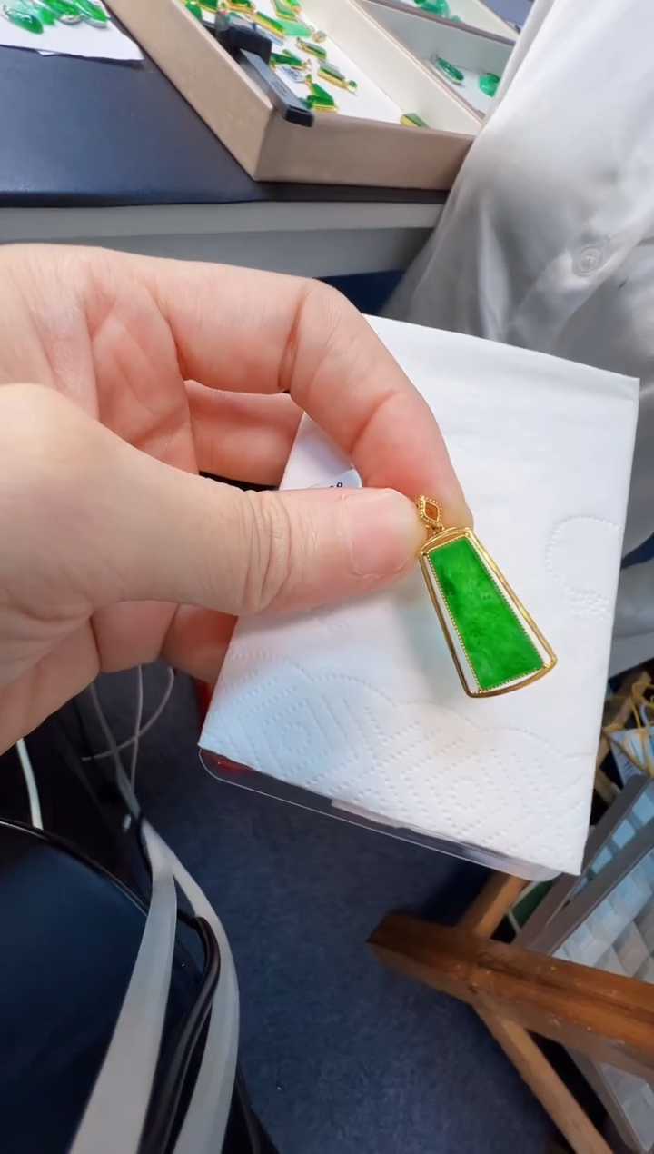 翡翠18K金镶嵌吊坠(不含链)1980