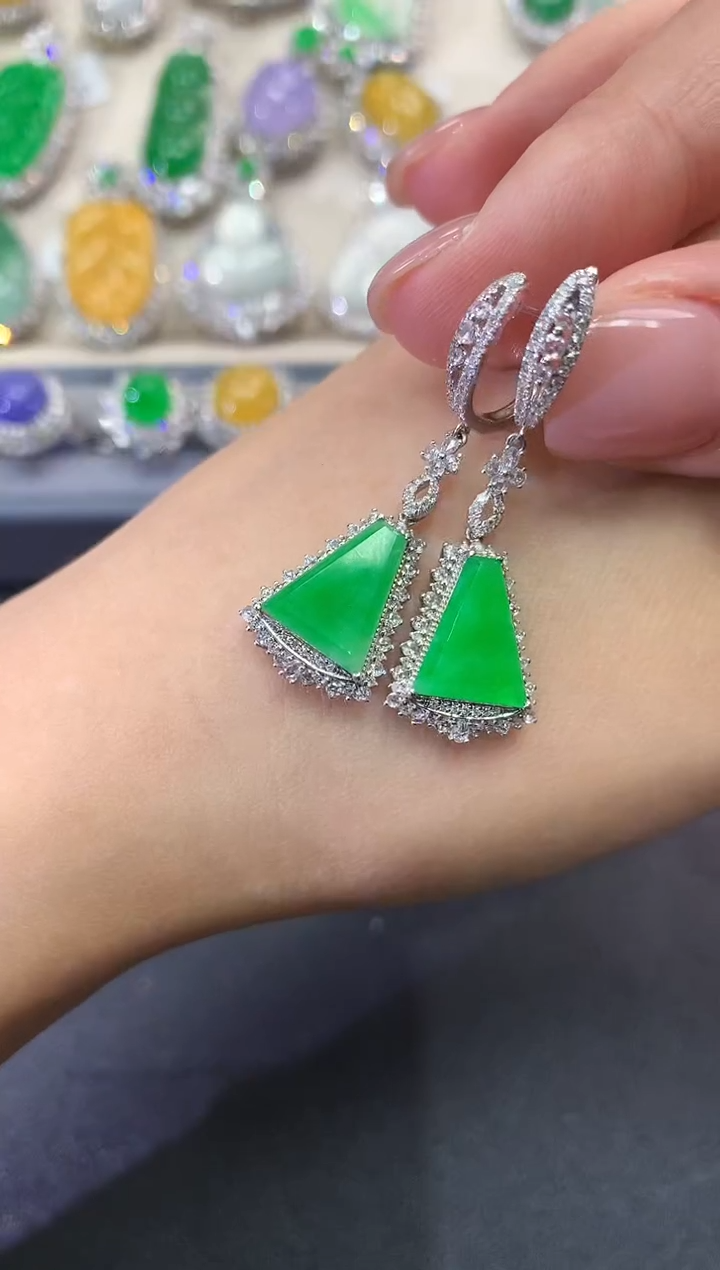 【闪购商品】翡翠耳饰18K金镶嵌q150       