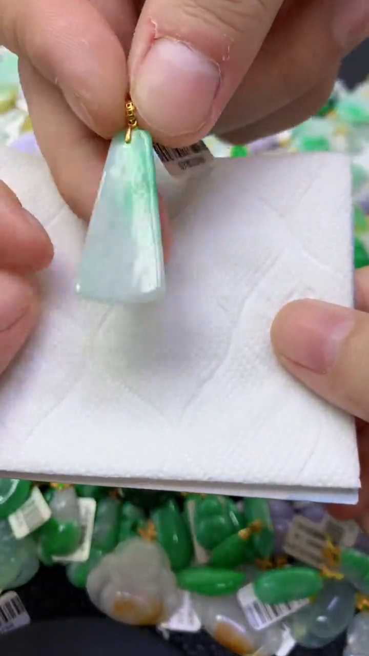 颈饰未镶嵌翡翠天然缅甸翡翠A货