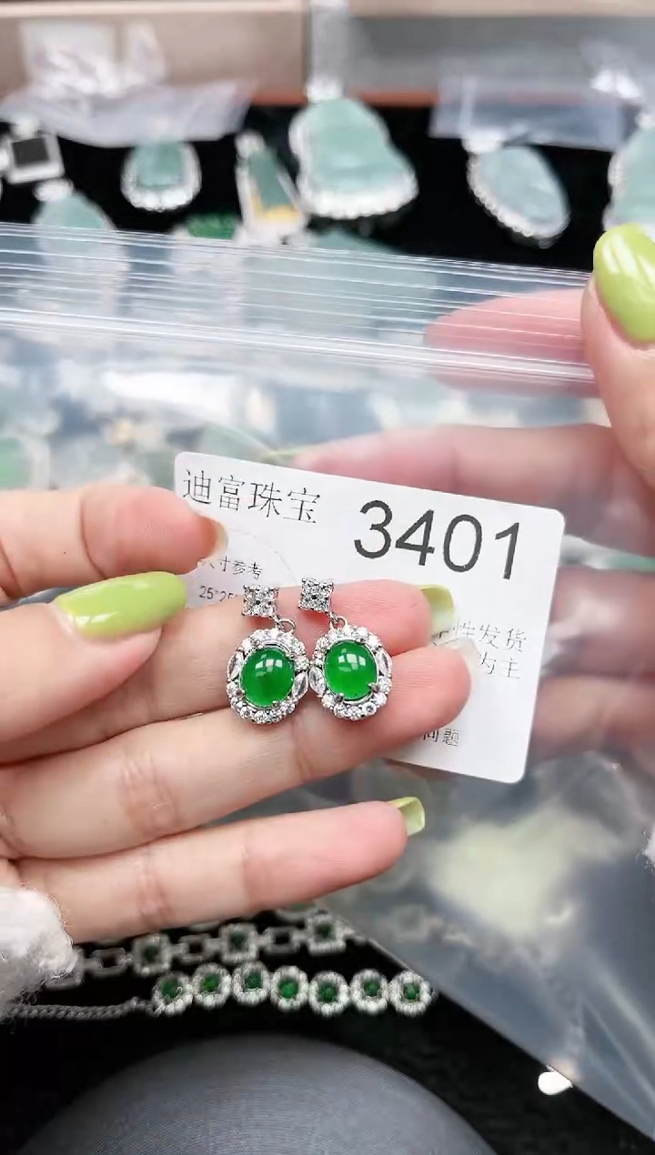 【闪购商品】翡翠颈饰未镶嵌赠皮绳3401