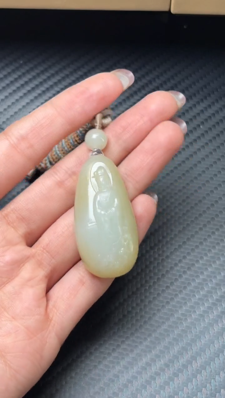 吊坠(赠链)未镶嵌和田玉且末迪克兰一细微色差吊坠