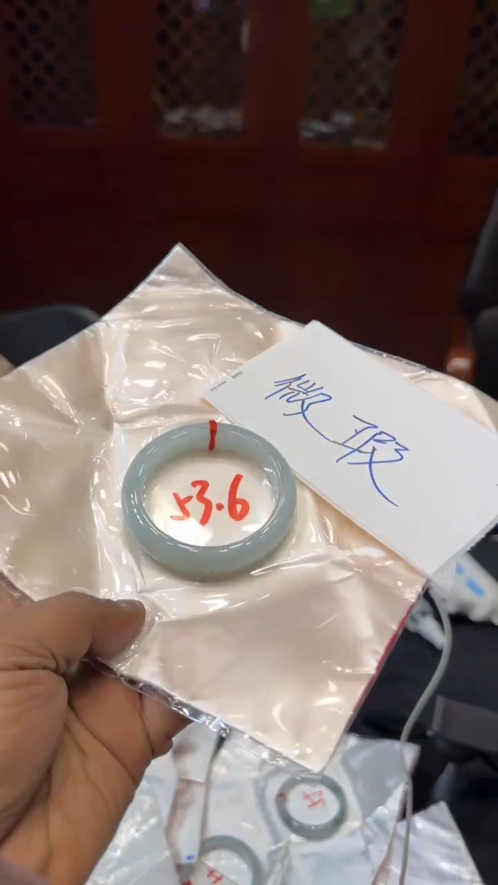 【闪购商品】翡翠手镯未镶嵌手镯