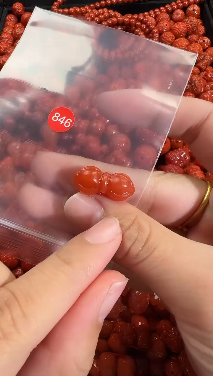 颈饰未镶嵌南红玛瑙1
