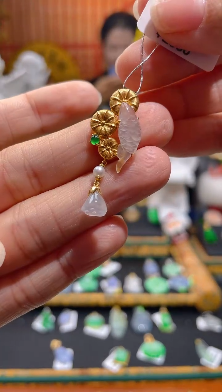 【闪购商品】翡翠颈饰18K金镶嵌假一赔三