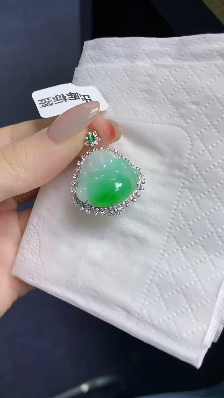 翡翠18K金镶嵌颈饰天然缅甸A货翡翠