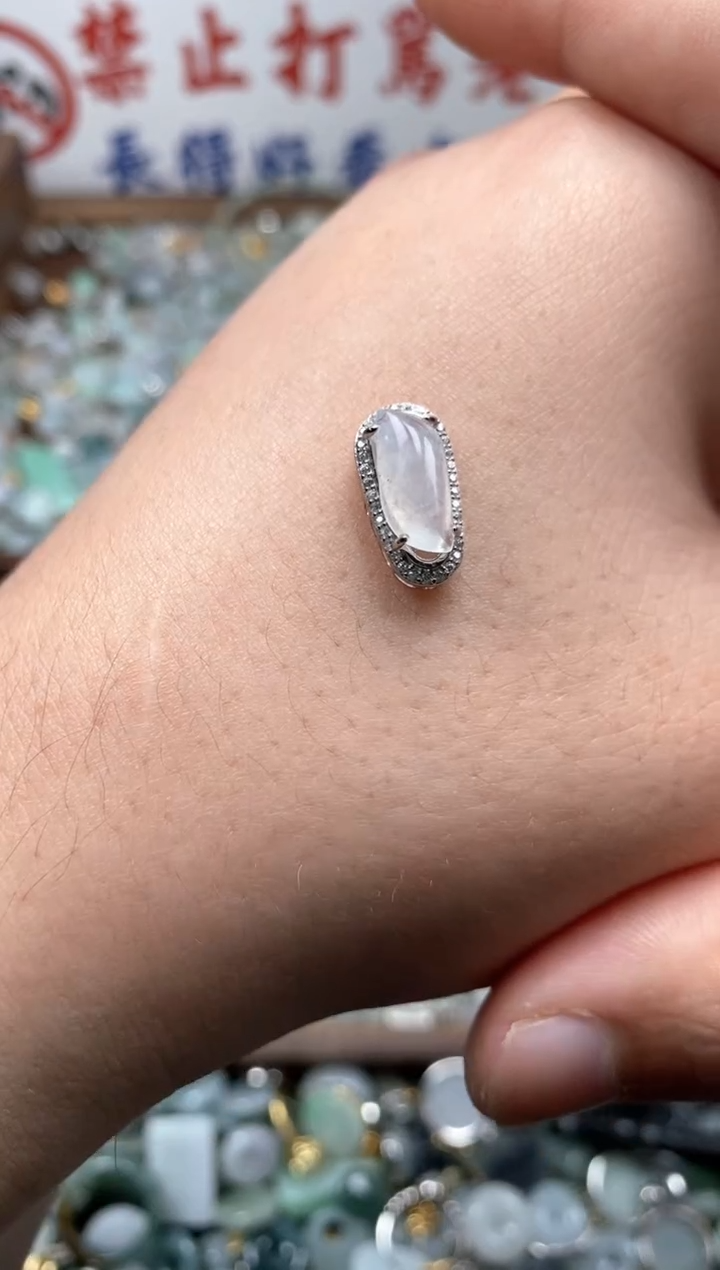 【闪购商品】翡翠颈饰未镶嵌哥哥