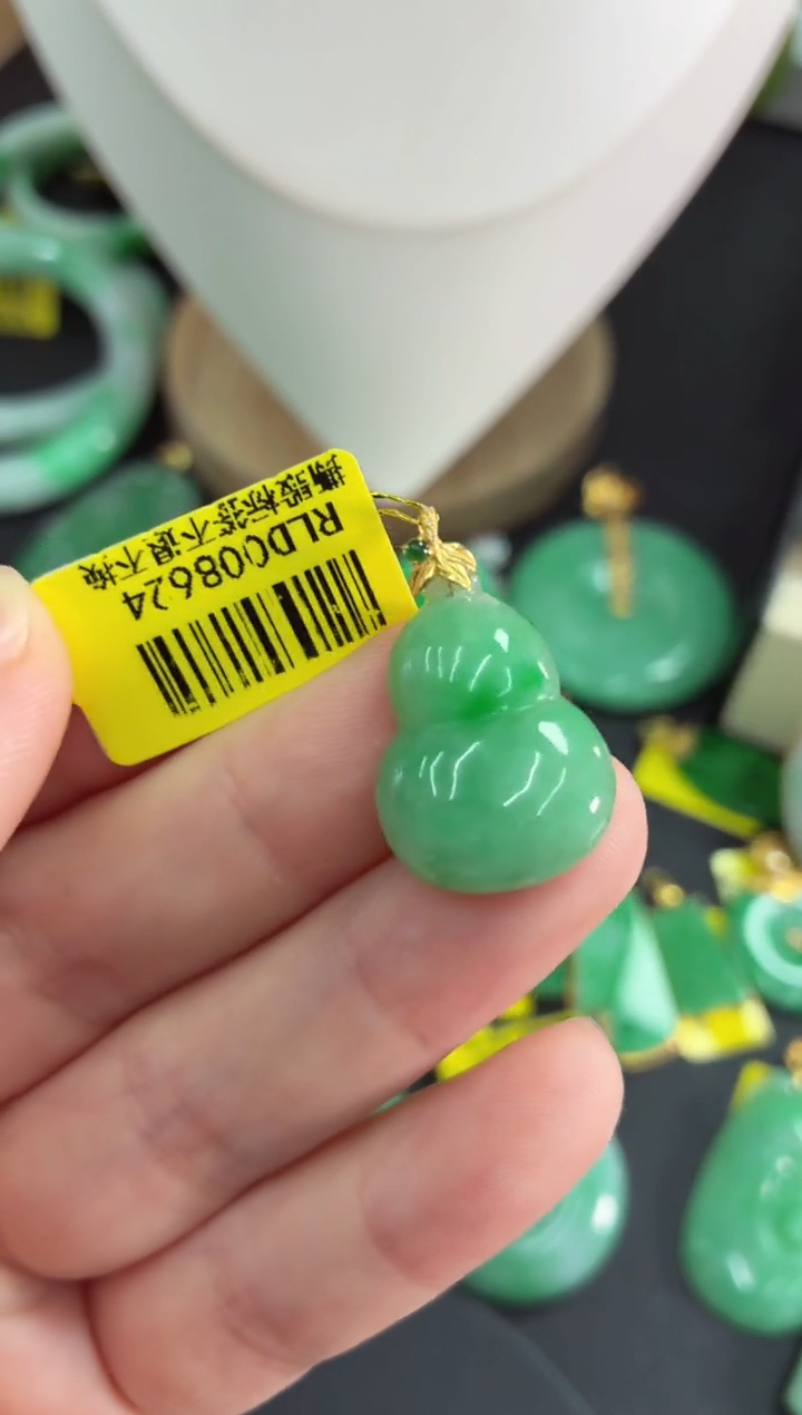 吊坠(不含链)18K金镶嵌翡翠挂件