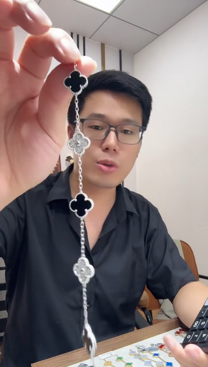 手链18K金镶嵌钻石熊猫手链GHJ