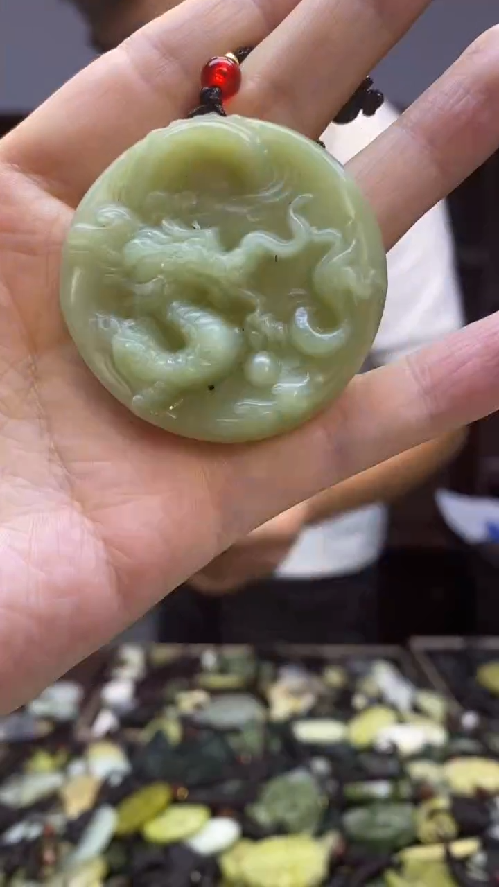 未镶嵌岫玉挂件  