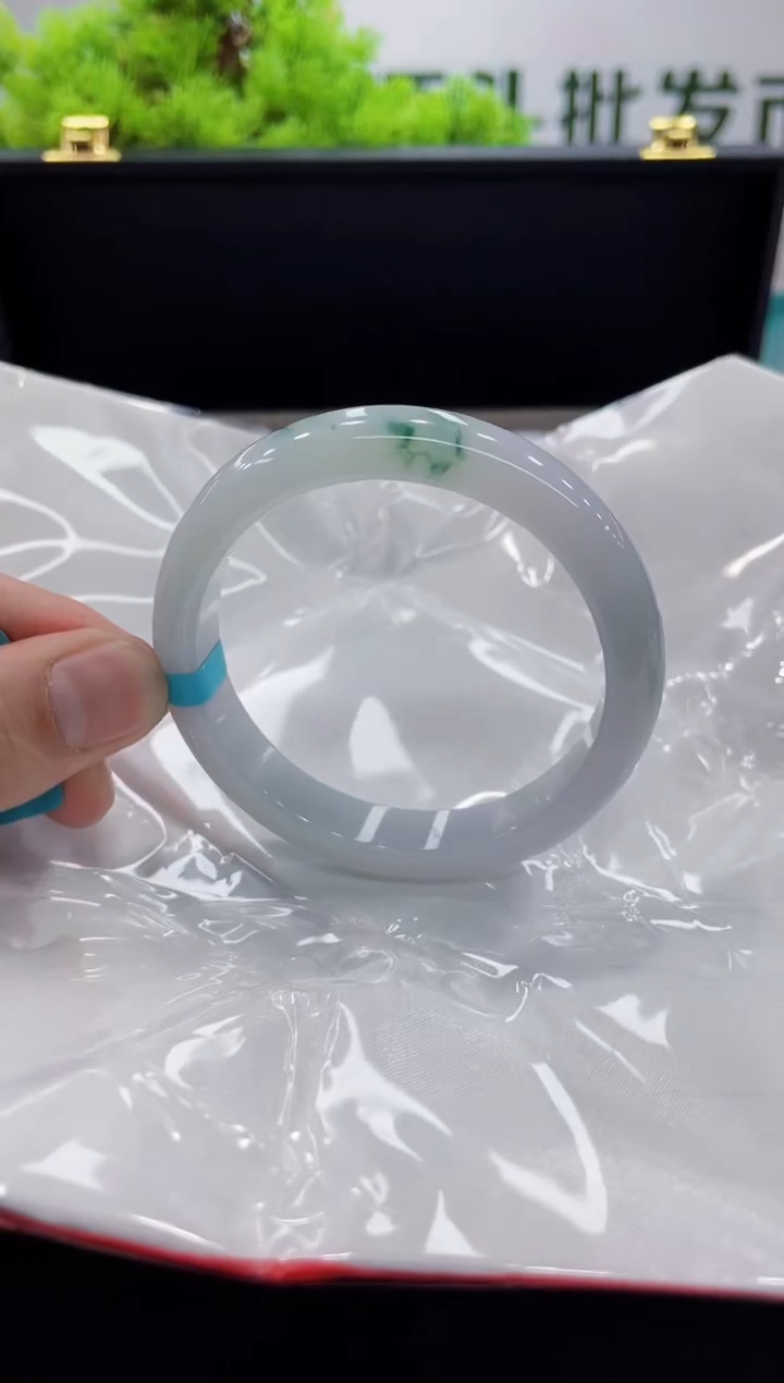 【闪购商品】翡翠手镯未镶嵌手镯