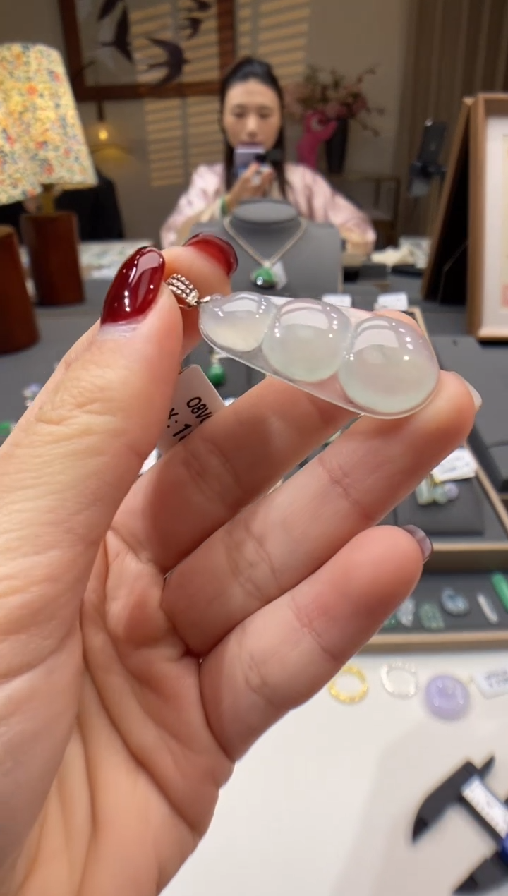 【闪购商品】翡翠颈饰18K金镶嵌豆子