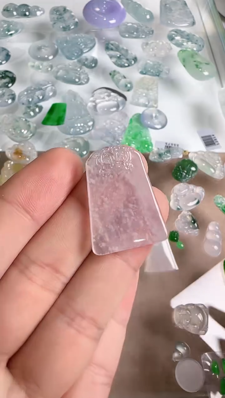 【闪购商品】翡翠吊坠(不含链)未镶嵌··