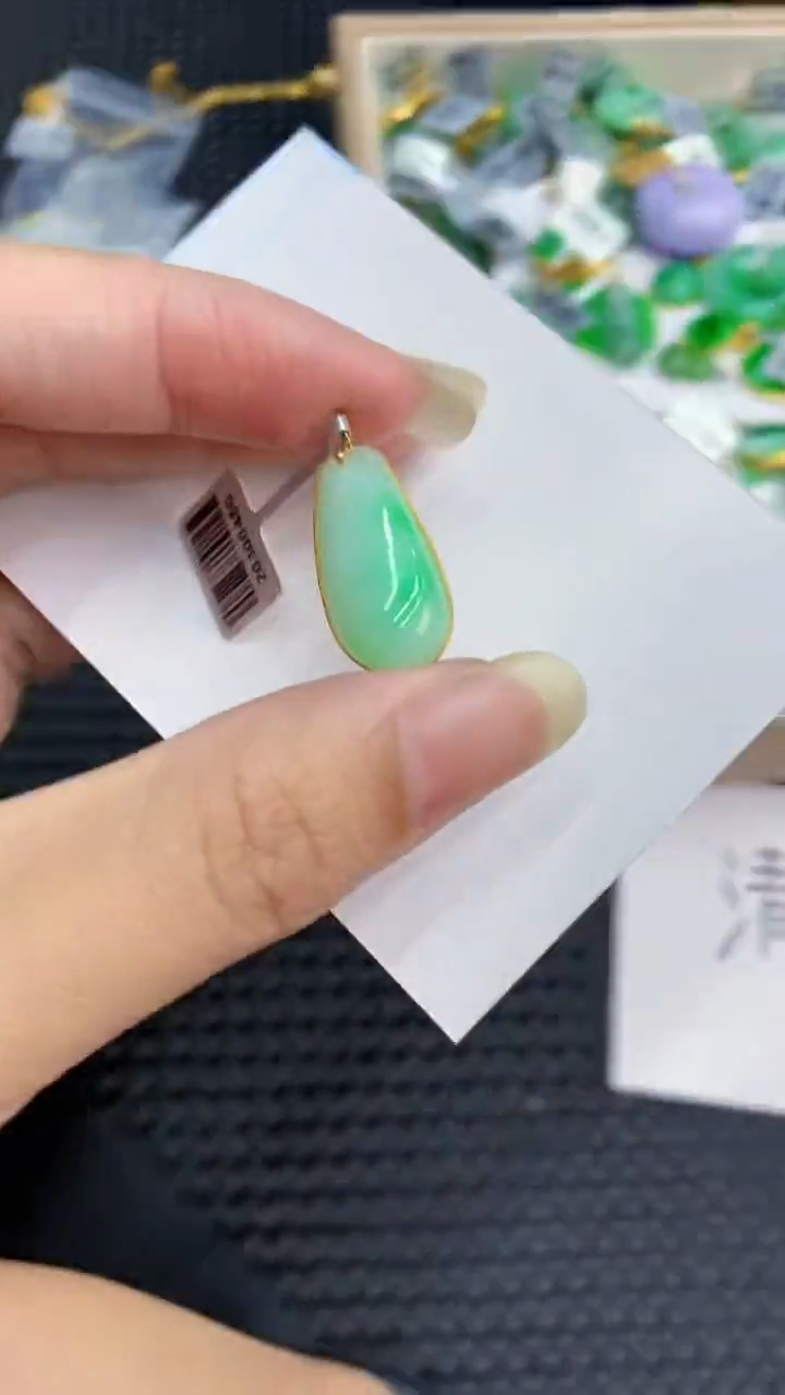 【闪购商品】翡翠颈饰18K金镶嵌000000008