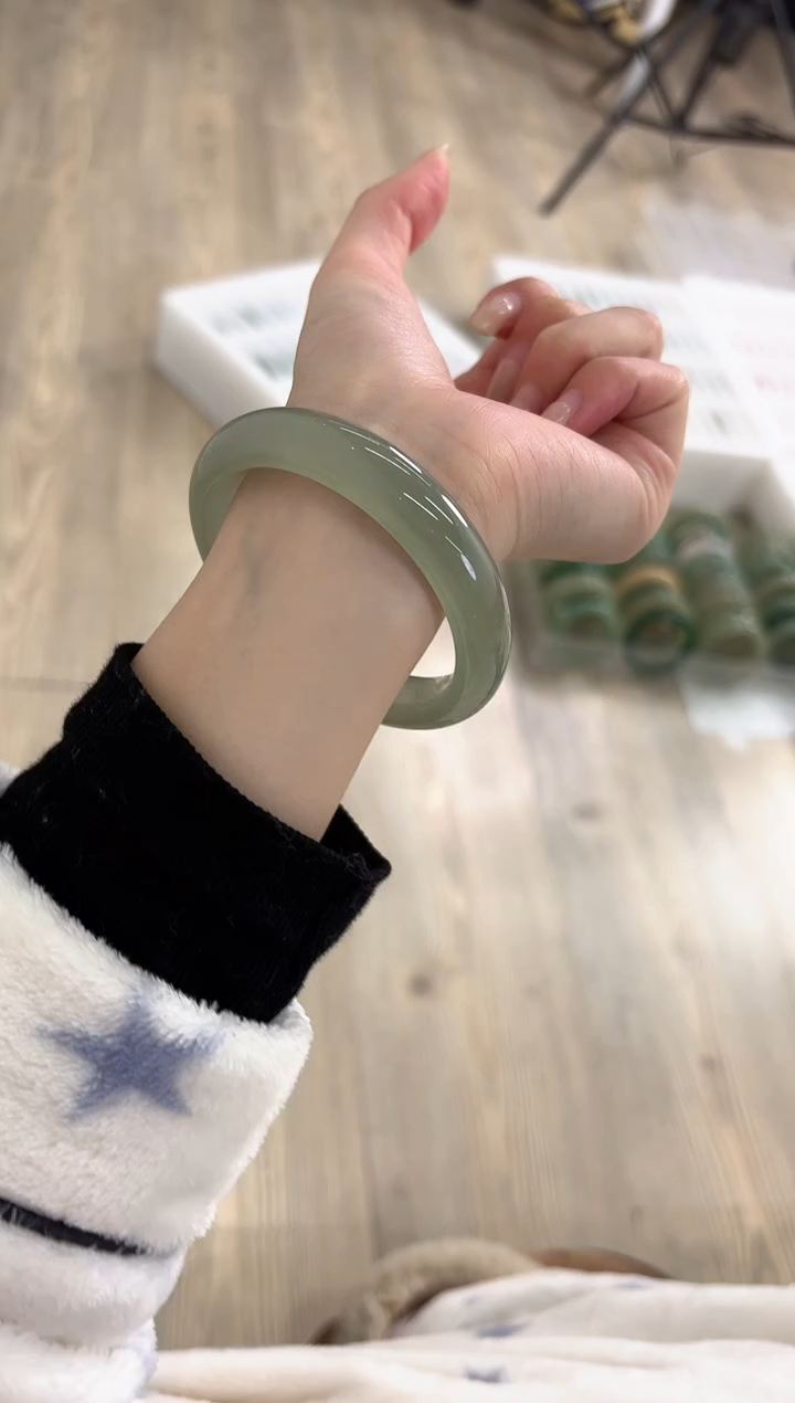 未镶嵌手镯石英质玉40-54D