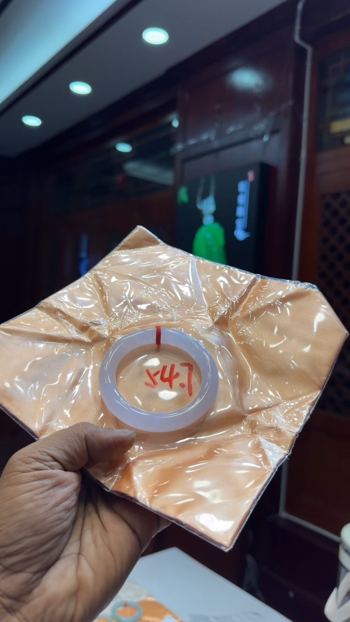 未镶嵌手镯翡翠手镯