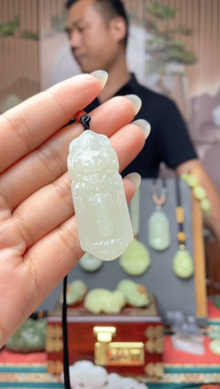 和田玉未镶嵌颈饰拍一发一