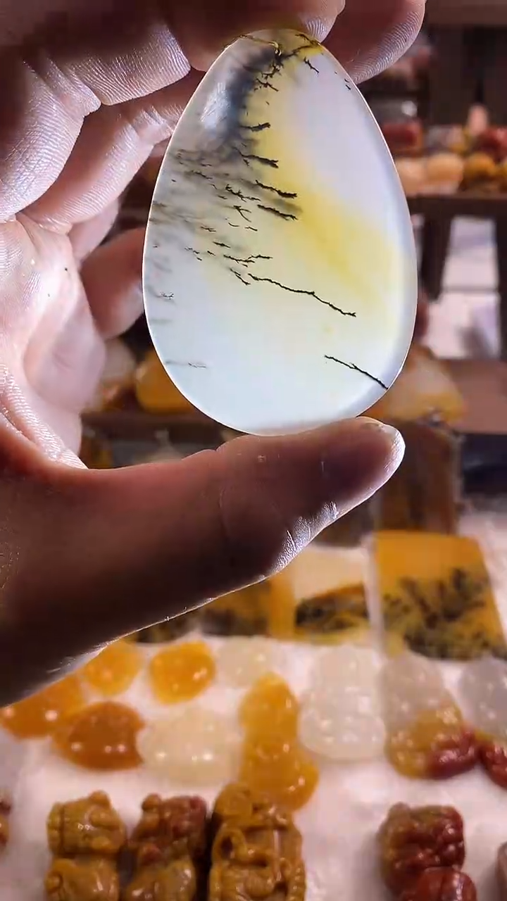 未镶嵌石英质玉挂件石英质玉挂件