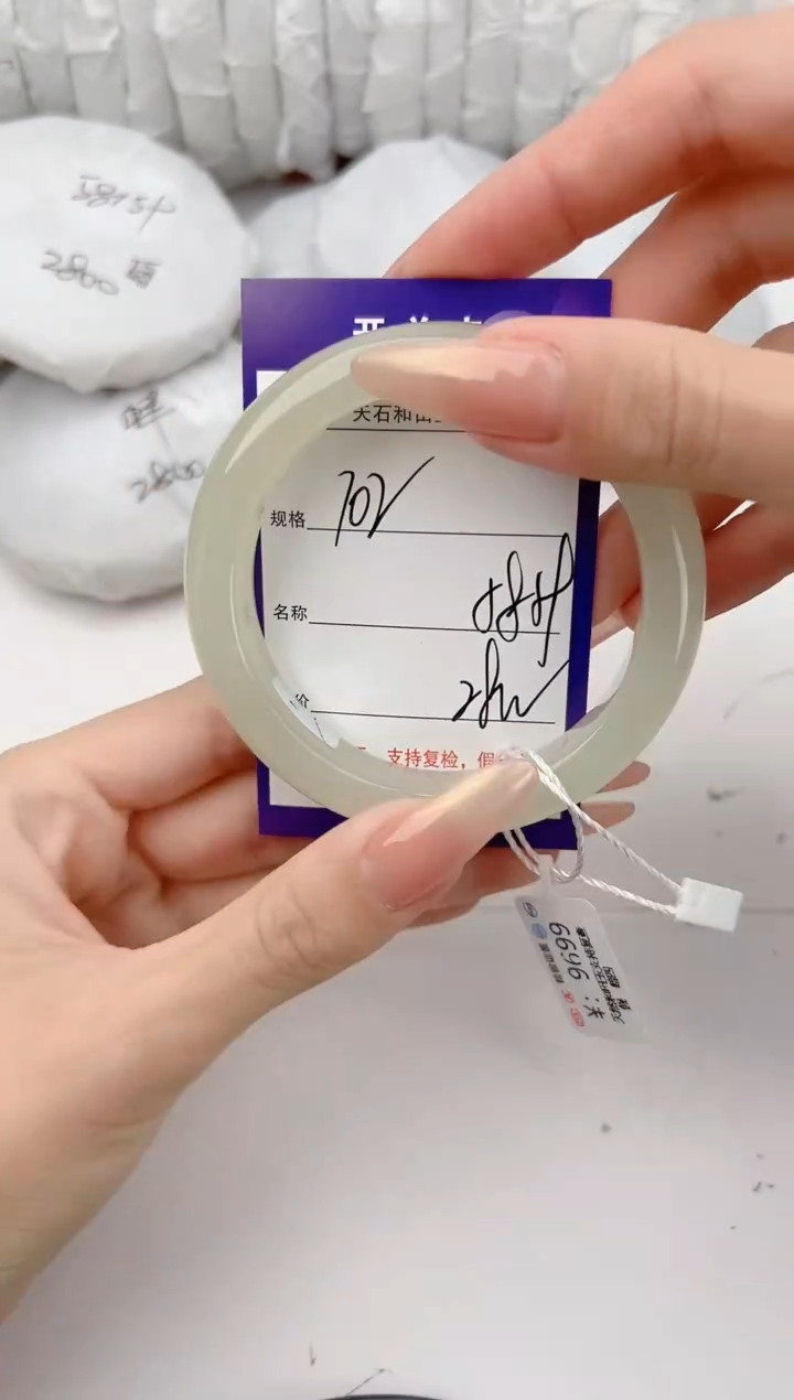 和田玉手镯未镶嵌102颜色微差无瑕疵