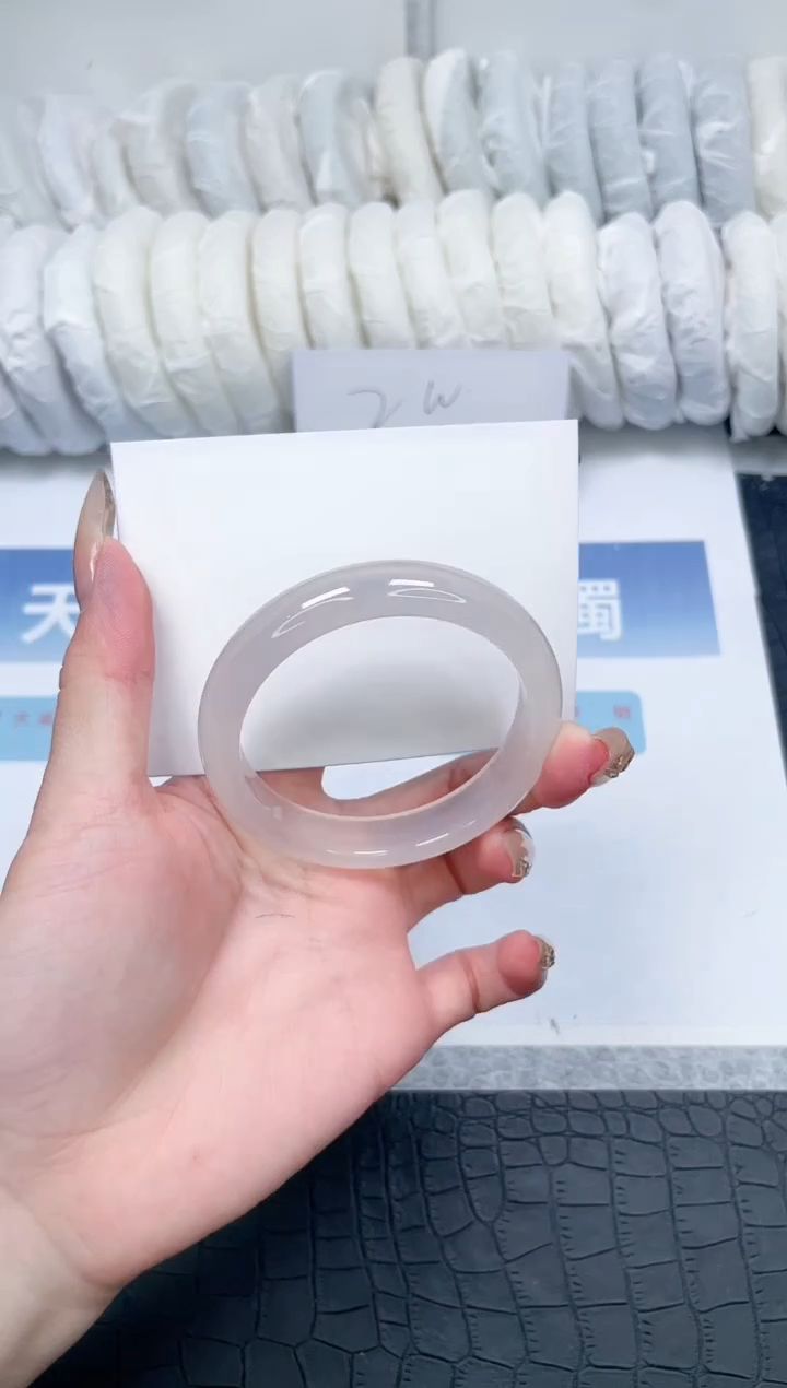 【闪购商品】石英质玉手镯未镶嵌Z225-55.6