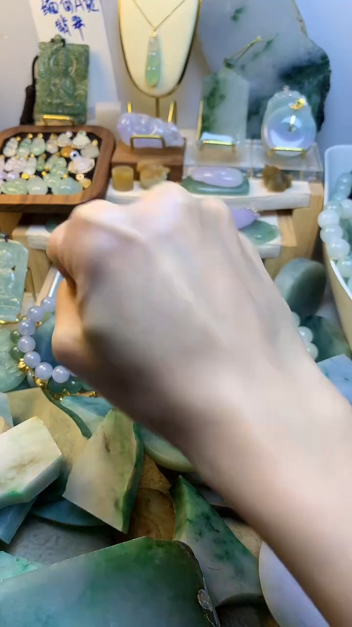 未镶嵌挂件翡翠?***钱缅甸A货翡翠,没有运费险,有纹有裂