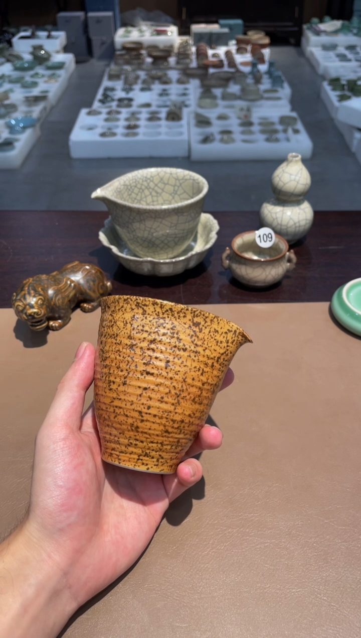 122窑承龙泉青瓷草木灰公道杯