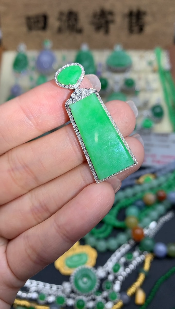 【闪购商品】翡翠颈饰18K金镶嵌360-中国好珍宝