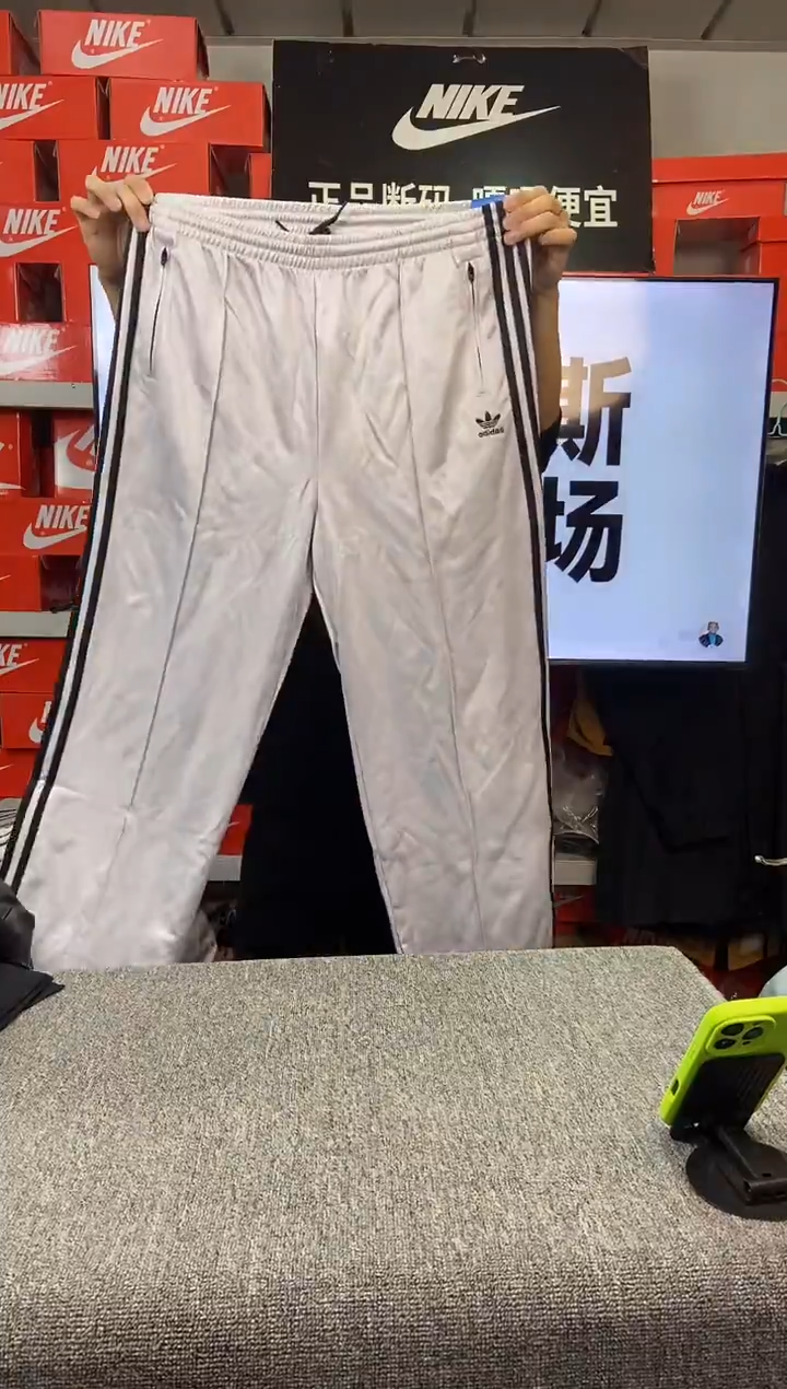 381编码 阿迪达斯 全新无暇 直播间过款为准 尺码175L