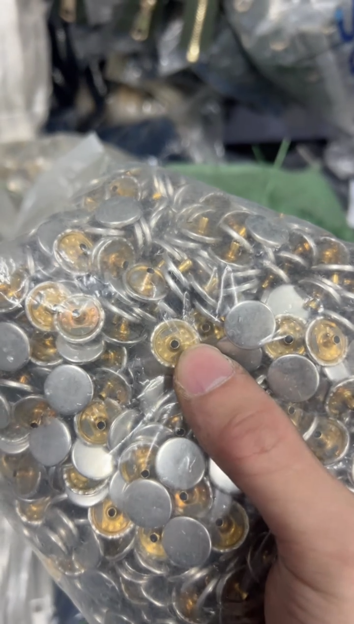 1.7银色不锈钢面扣