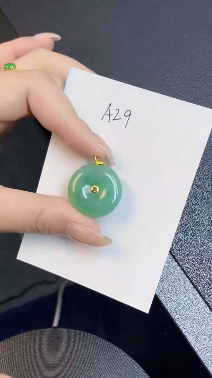 【闪购商品】翡翠颈饰18K金镶嵌00000000