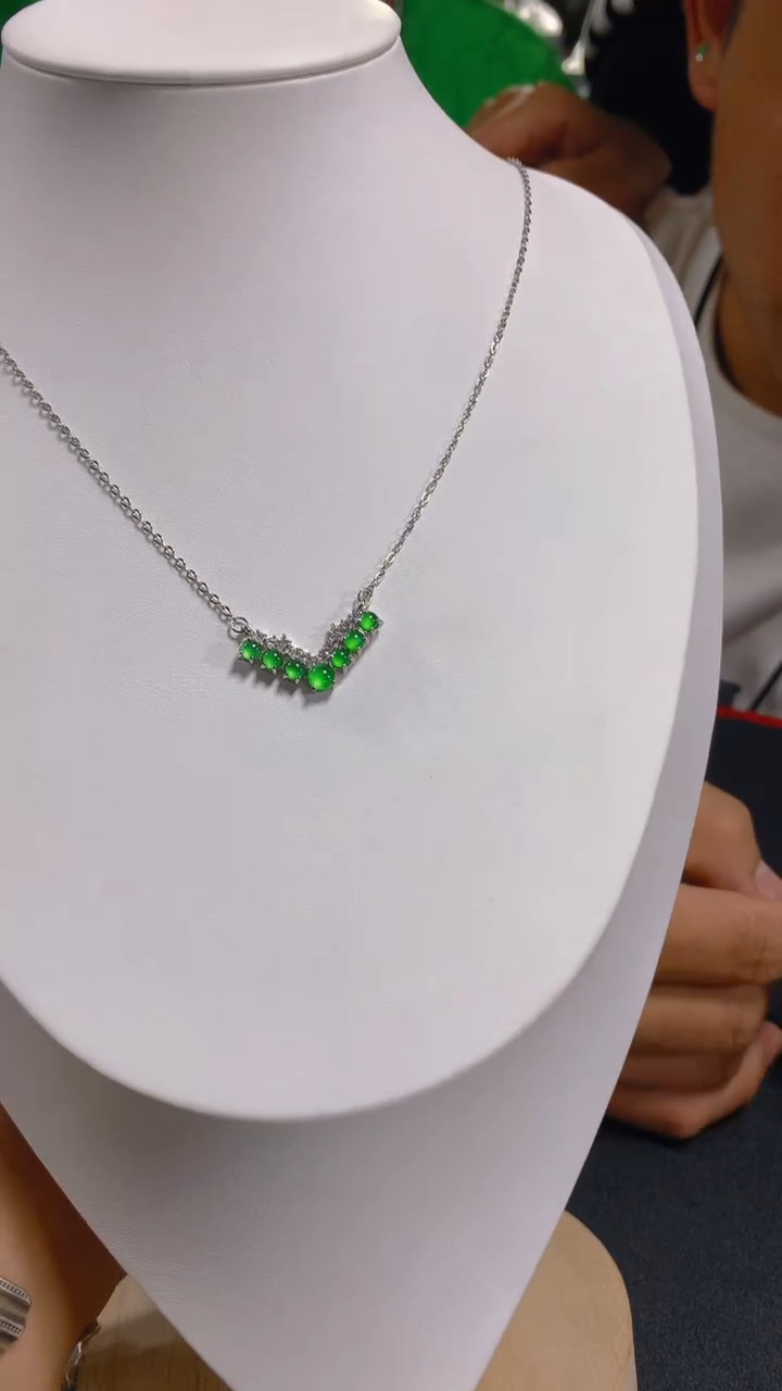 【闪购商品】翡翠吊坠(赠链)未镶嵌0363355029多样性发其一