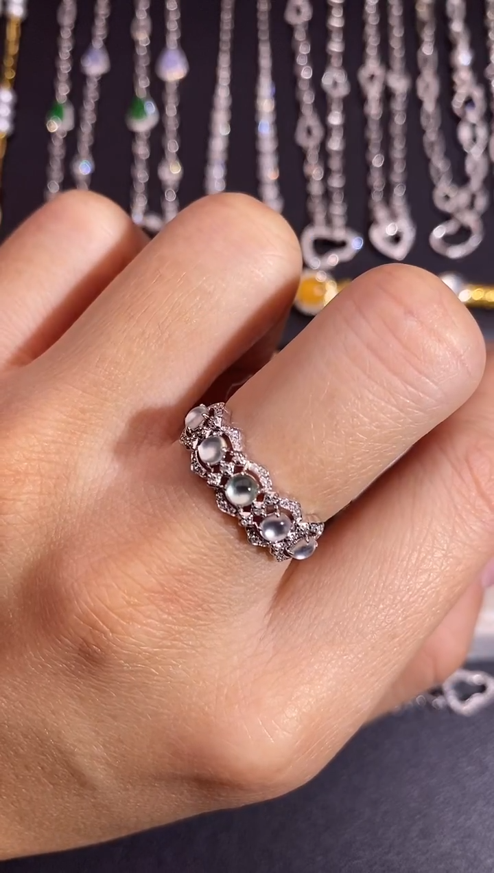 18K金镶嵌戒指翡翠戒指