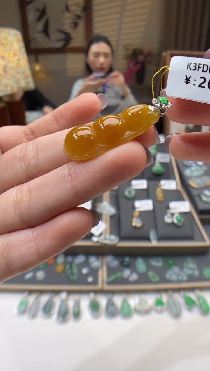 【闪购商品】翡翠颈饰18K金镶嵌豆子