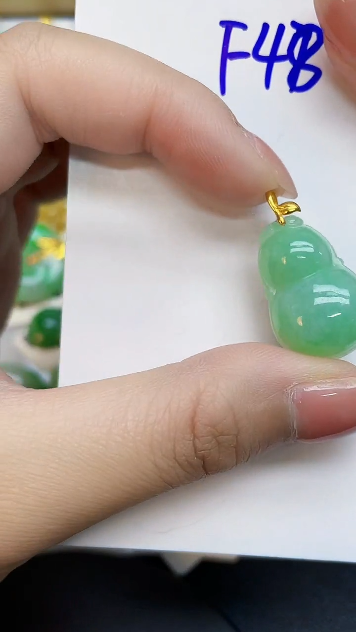 翡翠18K金镶嵌颈饰0000000000