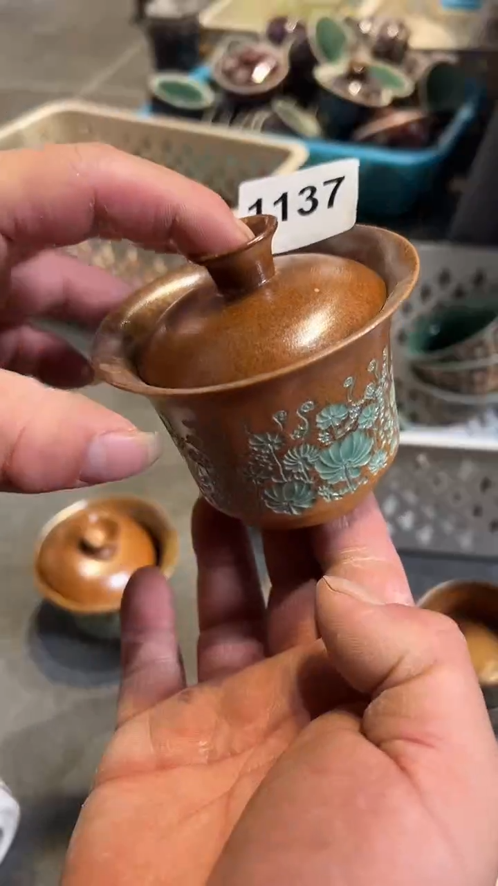 龙泉窑水草花马蹄盖碗微瑕1137