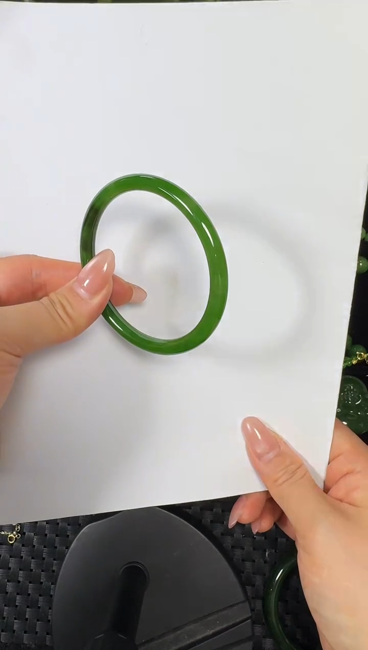 未镶嵌手镯和田玉（碧玉）夏**雨乌兰乌德苹果绿55