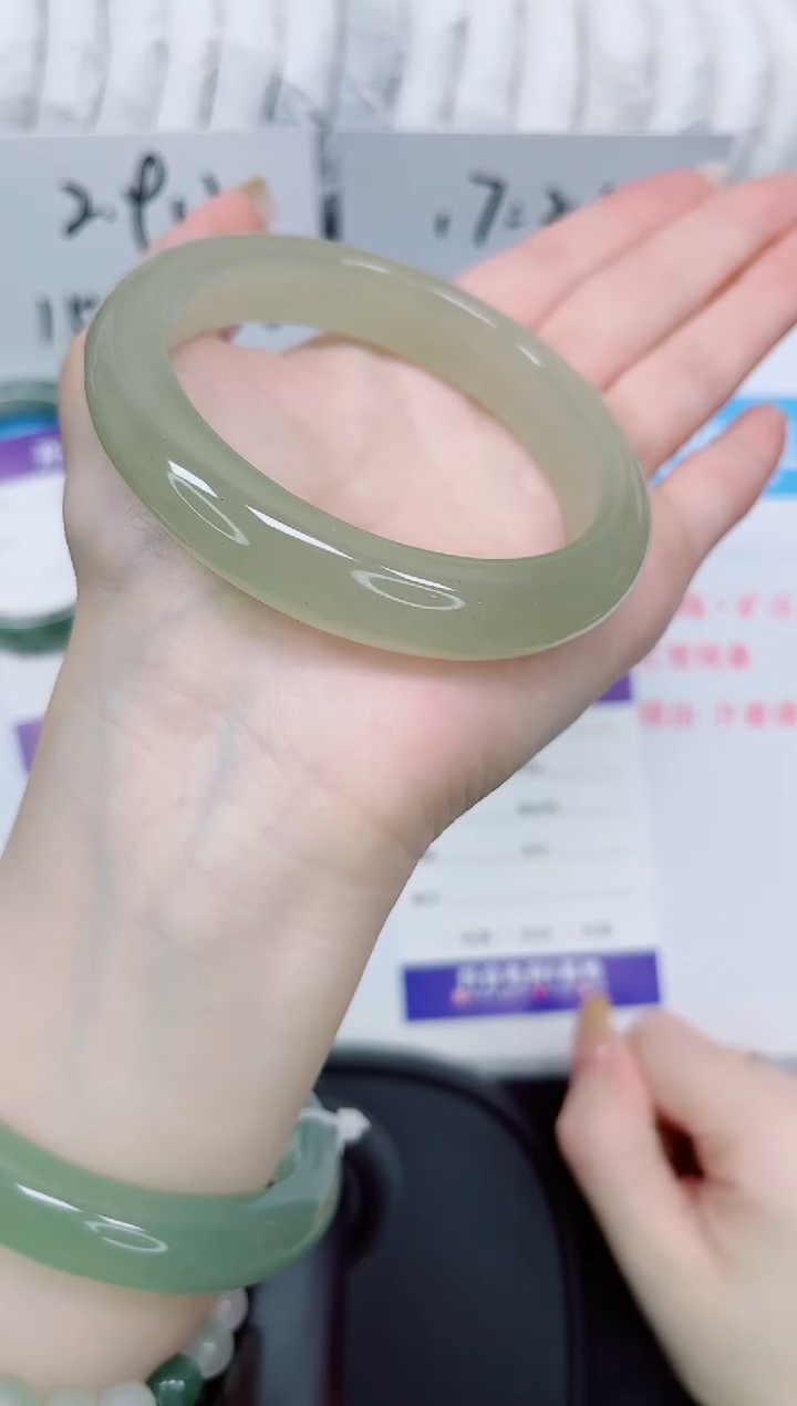 石英质玉手镯未镶嵌188